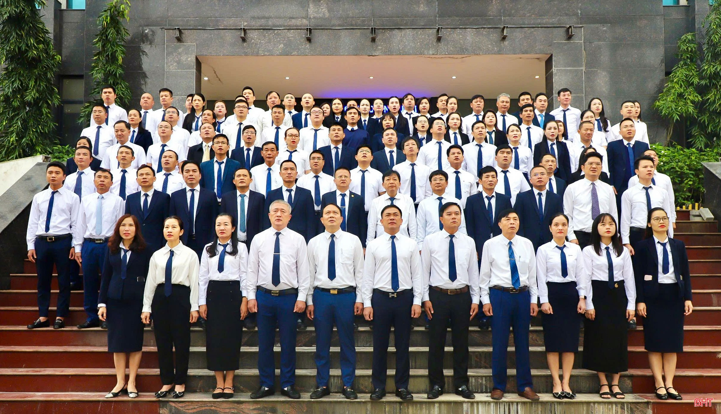 Đảng bộ Công ty Điện lực Hà Tĩnh sẵn sàng quyết tâm, nỗ lực trên hành trình mới. bqbht_br_full-3.jpg
