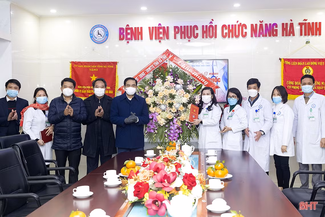 Tiếp tục nỗ lực vượt qua khó khăn, thực hiện tốt nhiệm vụ chăm sóc sức khỏe Nhân dân