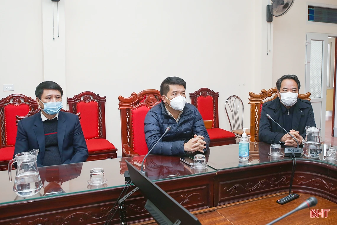 Tiếp tục nỗ lực vượt qua khó khăn, thực hiện tốt nhiệm vụ chăm sóc sức khỏe Nhân dân