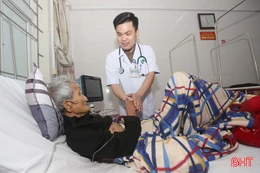 Thầm lặng chăm sóc sức khoẻ người bệnh trong những ngày Tết