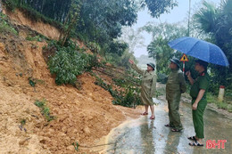 Cận cảnh lở đất, ngập lụt chia cắt nhiều địa bàn miền núi Hà Tĩnh