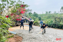 "Thay áo" đường giao thông nông thôn