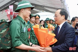 Phó Tư lệnh Quân khu 4 và Bí thư Tỉnh ủy Hà Tĩnh dự lễ giao nhận quân năm 2026