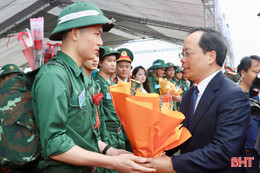 Phó Tư lệnh Quân khu 4 và Bí thư Tỉnh ủy Hà Tĩnh dự lễ giao nhận quân năm 2026