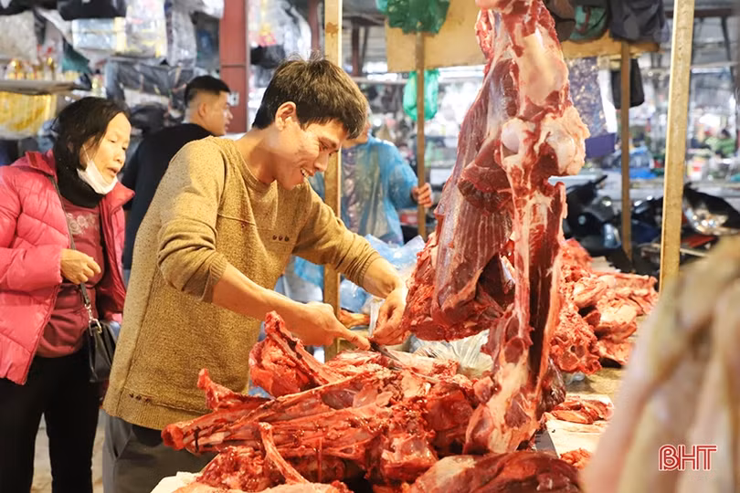 Nguồn cung hàng hóa dịp tết đa dạng, đáp ứng nhu cầu mua sắm của người dân Hà Tĩnh