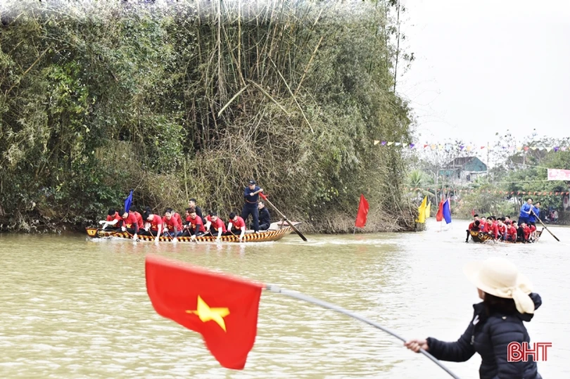 Tưng bừng lễ hội đua thuyền truyền thống phường Trung Lương