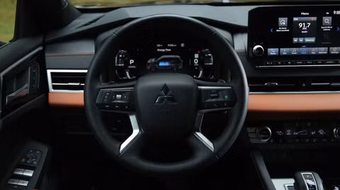 Mitsubishi Outlander 2023 phiên bản đặc biệt có giá từ 41.340 USD