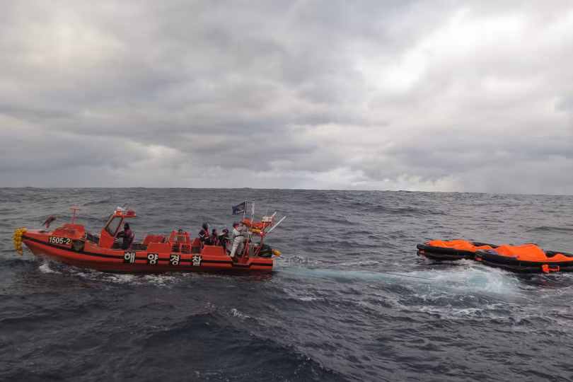 Đắm tàu chở hàng ở Nhật Bản khiến nhiều người mất tích