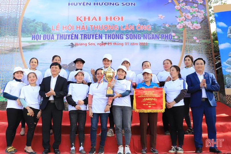 30 đội tranh tài tại lễ hội đua thuyền truyền thống trên sông Ngàn Phố