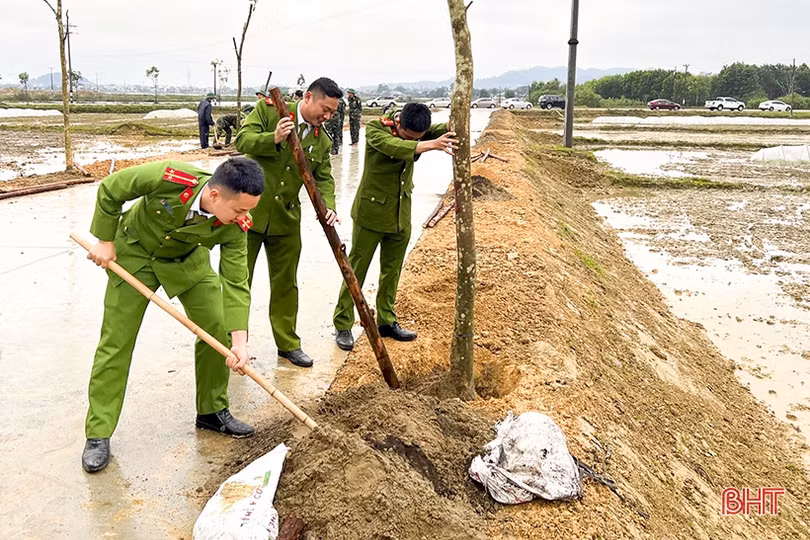Sôi nổi ra quân trồng cây đầu xuân tại các địa phương, đơn vị ở Hà Tĩnh