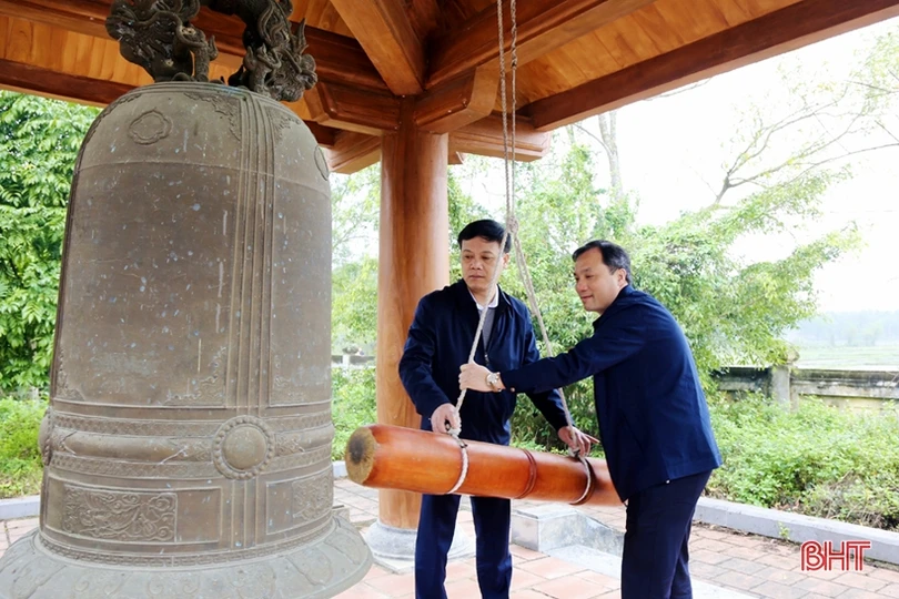 Bí thư Tỉnh ủy dự lễ khai hạ đền Nen