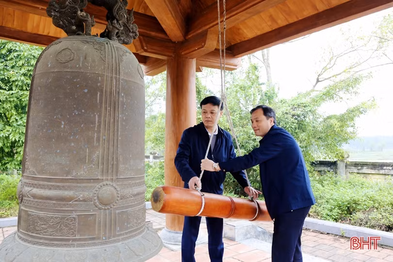 Bí thư Tỉnh ủy dự lễ khai hạ đền Nen