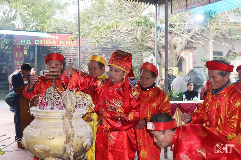 Lễ tế thánh tổ nghề rèn Trung Lương