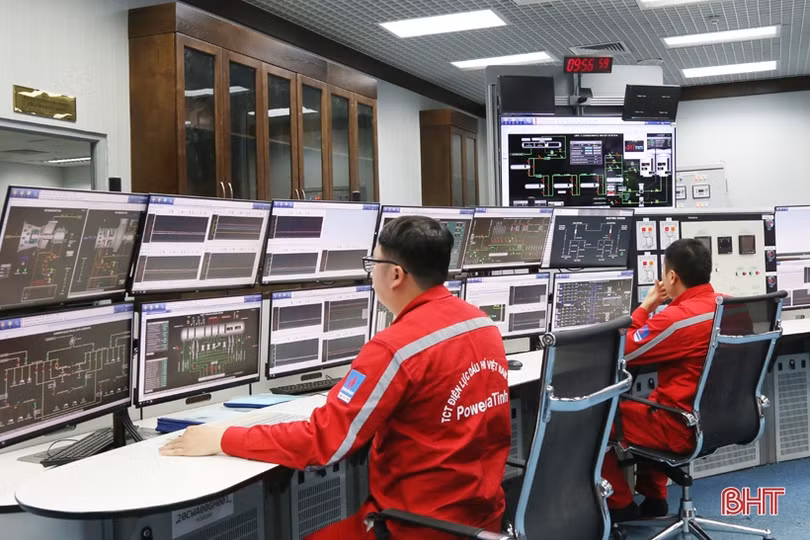 Cán bộ, công nhân “gác” tết, hăng say lao động tại Khu kinh tế Vũng Áng