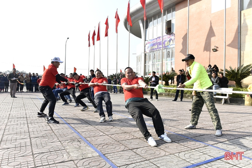 Thị xã Hồng Lĩnh sôi nổi giải kéo co “Mừng Đảng, mừng xuân Quý Mão 2023”