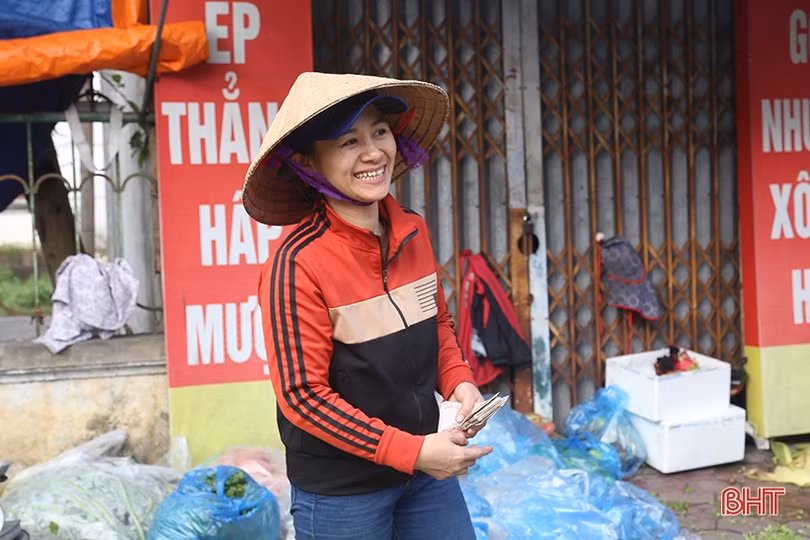 Tiểu thương Hà Tĩnh phấn khởi mở hàng “lấy may” đầu năm