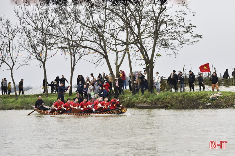 Tưng bừng lễ hội đua thuyền truyền thống phường Trung Lương