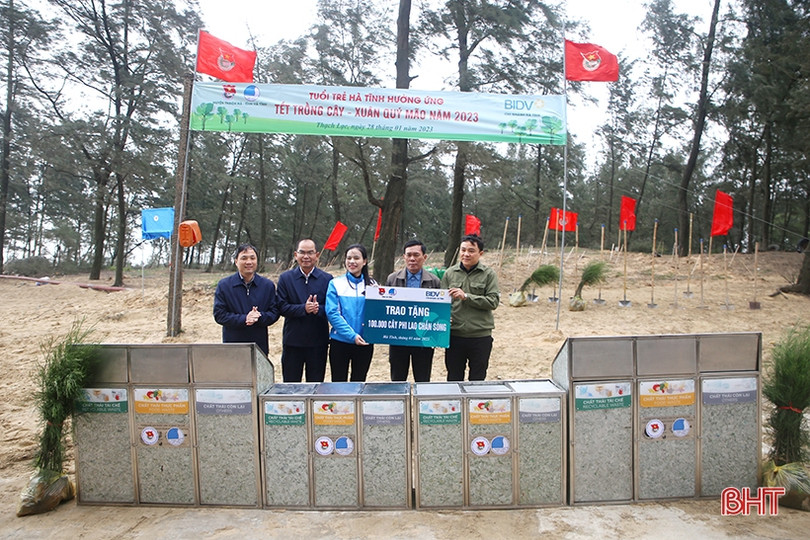 Bí thư Tỉnh ủy cùng ĐVTN Hà Tĩnh hưởng ứng tết trồng cây