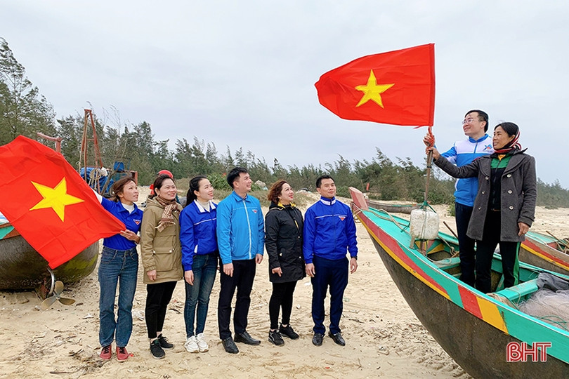 Tuổi trẻ Cẩm Xuyên trồng 12.000 cây phi lao ven biển Cẩm Dương