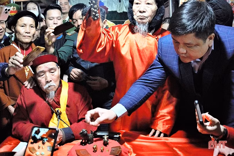 Trang trọng lễ rước báu vật vua Hàm Nghi