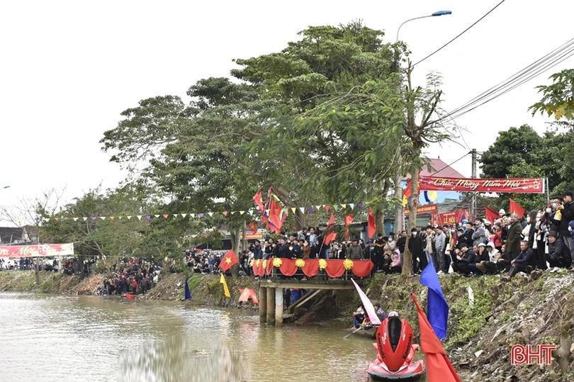 Tưng bừng lễ hội đua thuyền truyền thống phường Trung Lương