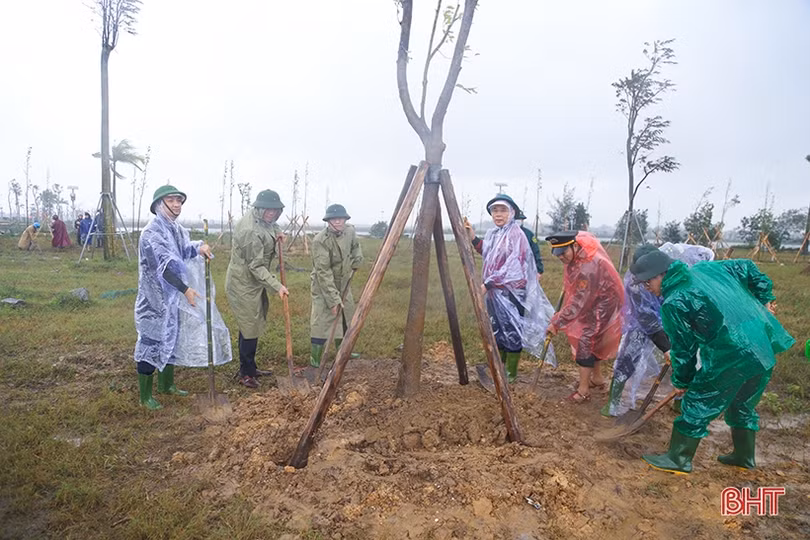 Sôi nổi ra quân trồng cây đầu xuân tại các địa phương, đơn vị ở Hà Tĩnh