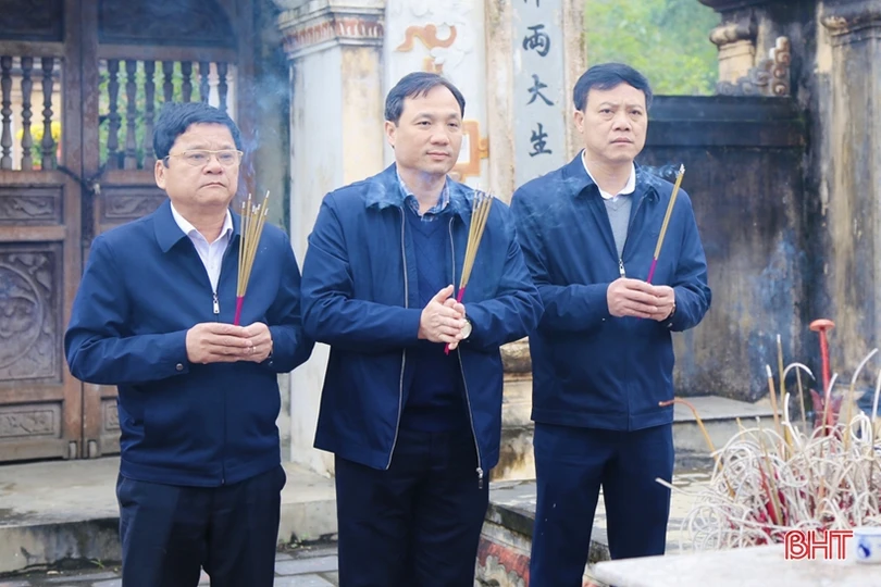 Bí thư Tỉnh ủy dự lễ khai hạ đền Nen