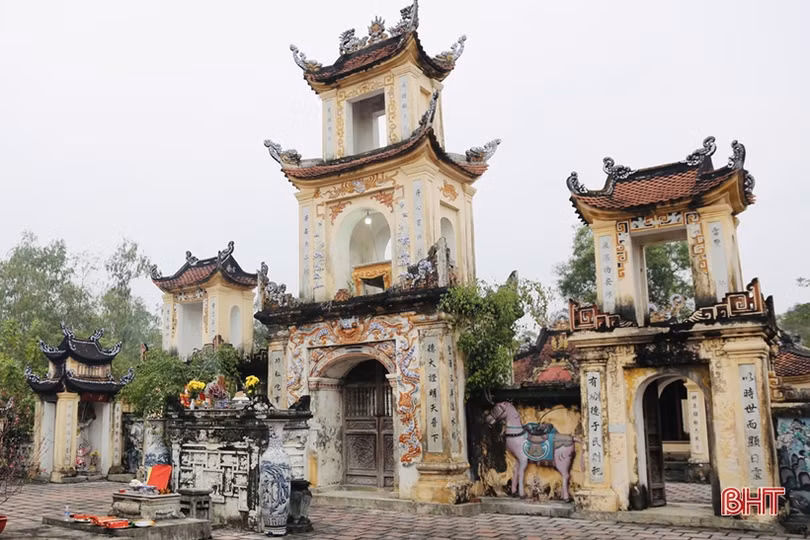 Bí thư Tỉnh ủy dự lễ khai hạ đền Nen