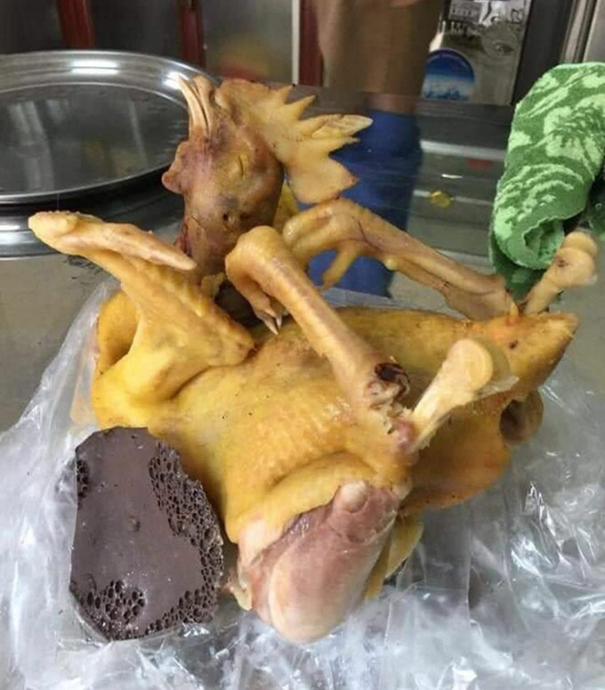 Tuyệt tác của “hội gái đảm” khi vào bếp luộc gà