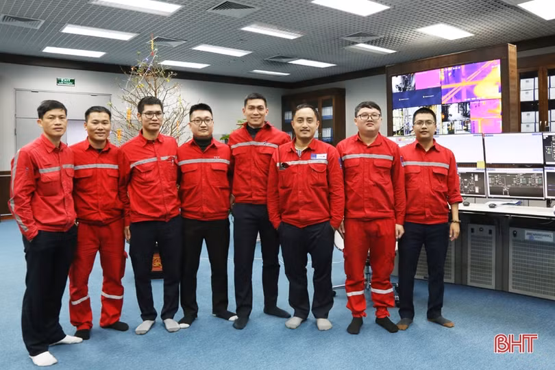 Cán bộ, công nhân “gác” tết, hăng say lao động tại Khu kinh tế Vũng Áng