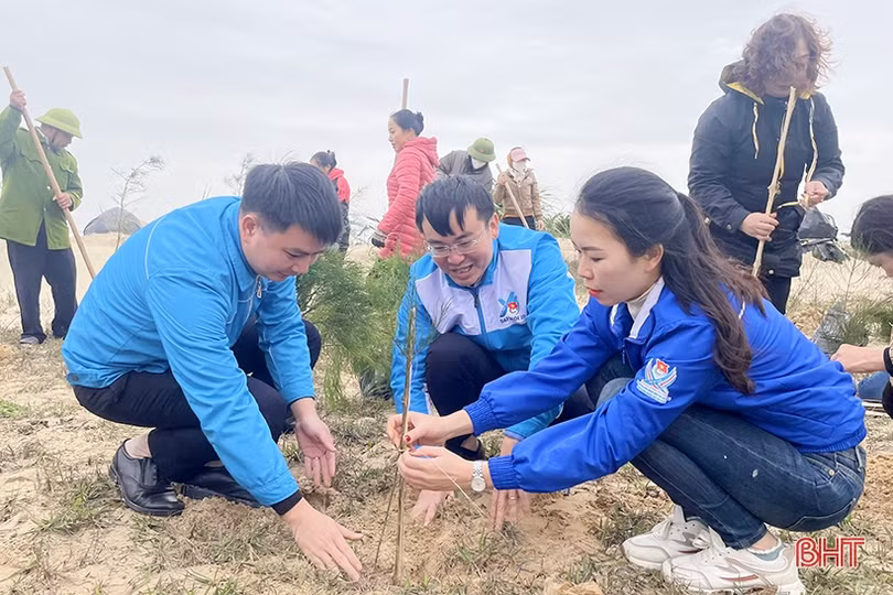 Bí thư Tỉnh ủy cùng ĐVTN Hà Tĩnh hưởng ứng tết trồng cây