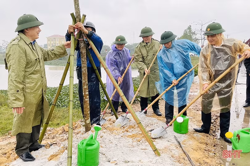 Sôi nổi ra quân trồng cây đầu xuân tại các địa phương, đơn vị ở Hà Tĩnh