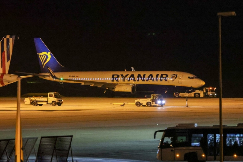 Tiêm kích Hy Lạp hộ tống máy bay nghi có bom