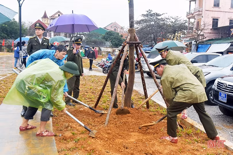 Sôi nổi ra quân trồng cây đầu xuân tại các địa phương, đơn vị ở Hà Tĩnh