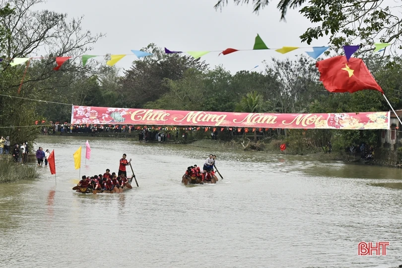 Tưng bừng lễ hội đua thuyền truyền thống phường Trung Lương