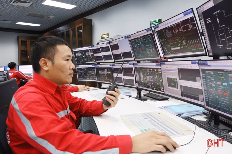 Cán bộ, công nhân “gác” tết, hăng say lao động tại Khu kinh tế Vũng Áng