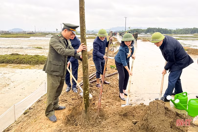 Sôi nổi ra quân trồng cây đầu xuân tại các địa phương, đơn vị ở Hà Tĩnh