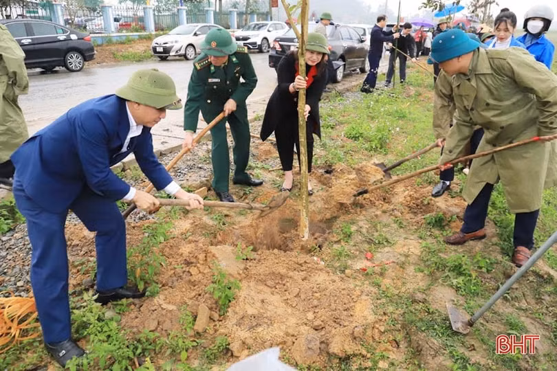 Sôi nổi ra quân trồng cây đầu xuân tại các địa phương, đơn vị ở Hà Tĩnh