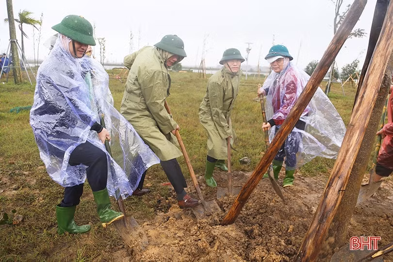 Sôi nổi ra quân trồng cây đầu xuân tại các địa phương, đơn vị ở Hà Tĩnh