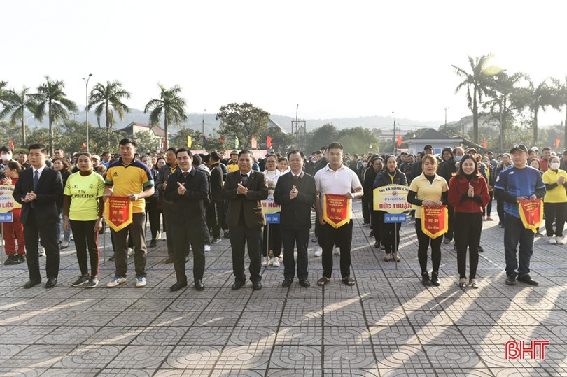 Thị xã Hồng Lĩnh sôi nổi giải kéo co “Mừng Đảng, mừng xuân Quý Mão 2023”