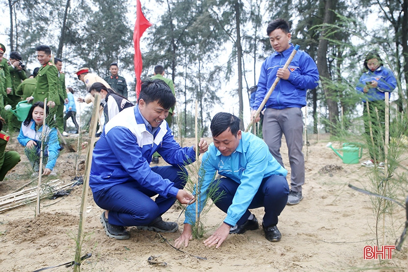 Bí thư Tỉnh ủy cùng ĐVTN Hà Tĩnh hưởng ứng tết trồng cây