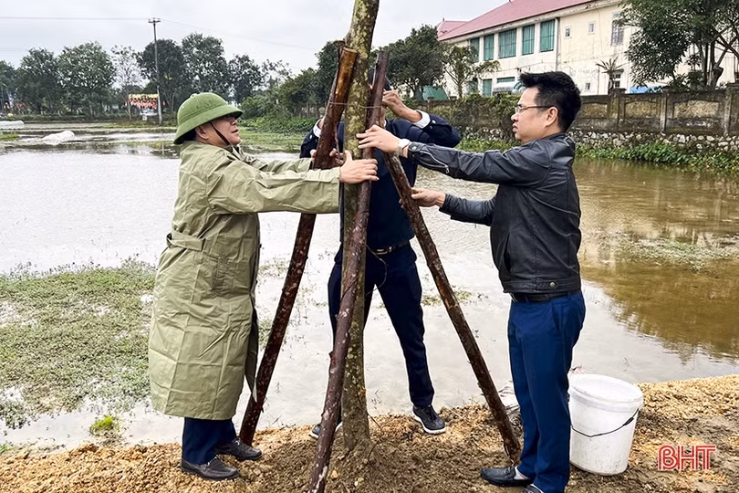 Sôi nổi ra quân trồng cây đầu xuân tại các địa phương, đơn vị ở Hà Tĩnh