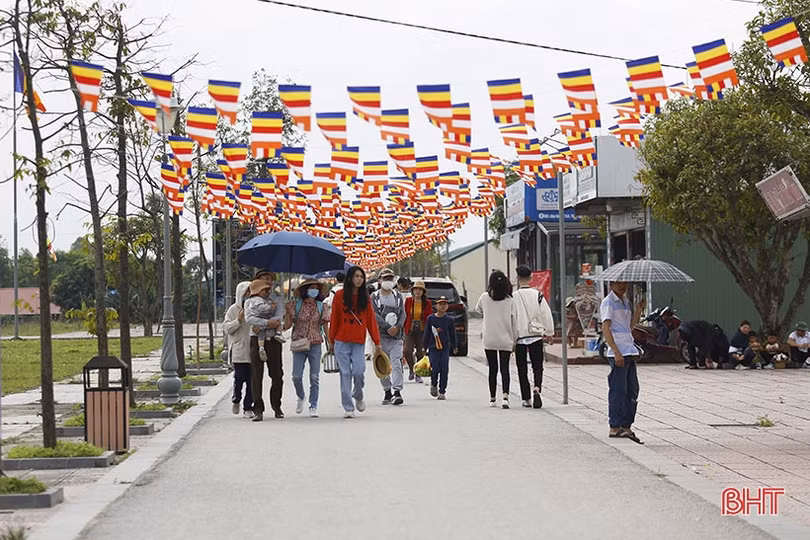 Chùa Hương Tích - Hà Tĩnh rộn ràng mùa trẩy hội