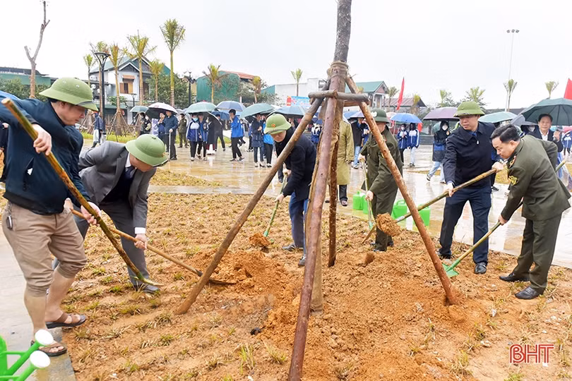 Sôi nổi ra quân trồng cây đầu xuân tại các địa phương, đơn vị ở Hà Tĩnh