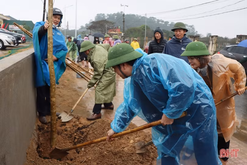 Sôi nổi ra quân trồng cây đầu xuân tại các địa phương, đơn vị ở Hà Tĩnh