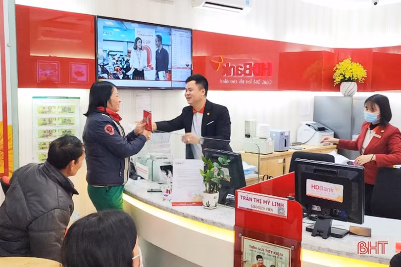 Gửi tiết kiệm đầu năm ở Hà Tĩnh: Cả ngân hàng và người dân đều vui như hội!