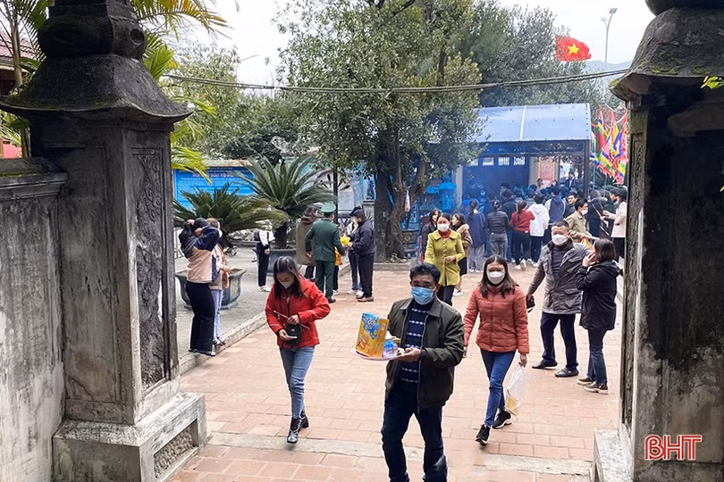 Đền Bà Hải đón gần 60.000 lượt du khách trong những ngày đầu năm mới