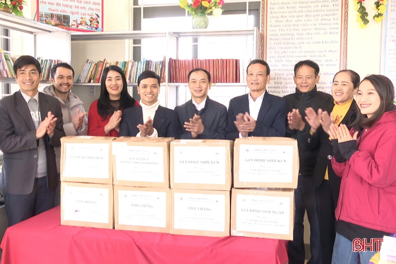 Viện Học tập suốt đời trao tặng 2.600 đầu sách cho Vũ Quang