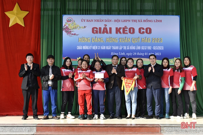 Thị xã Hồng Lĩnh sôi nổi giải kéo co “Mừng Đảng, mừng xuân Quý Mão 2023”