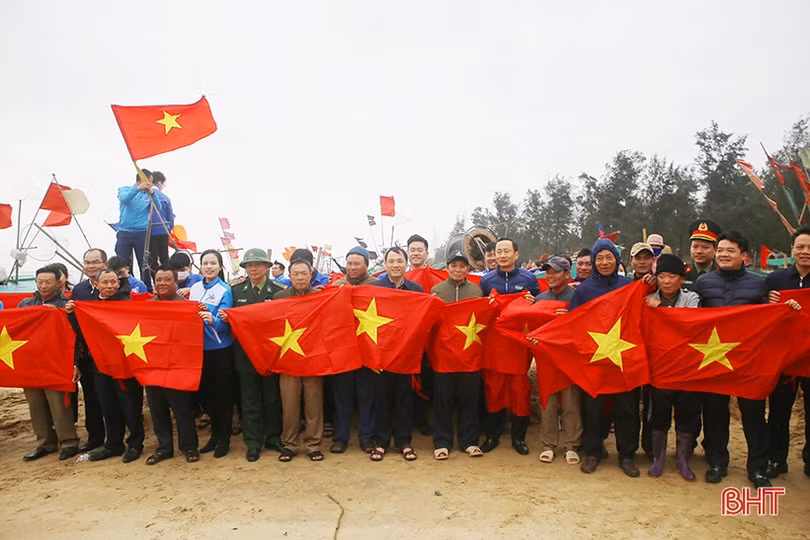 Bí thư Tỉnh ủy cùng ĐVTN Hà Tĩnh hưởng ứng tết trồng cây